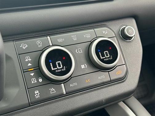 2025 Land Rover Defender 110 V8