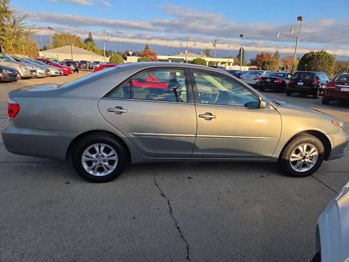 2005 Toyota Camry LE V6