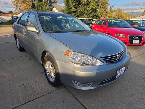 2005 Toyota Camry LE V6