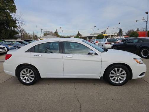 2013 Chrysler 200 Limited