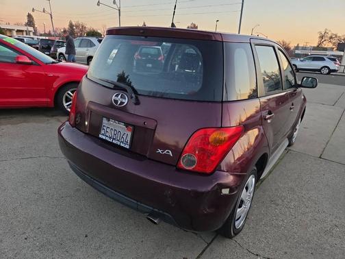 2004 Scion xA Base 4dr Hatchback