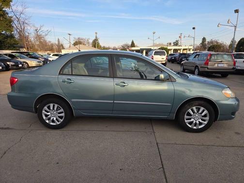 2005 Toyota Corolla LE