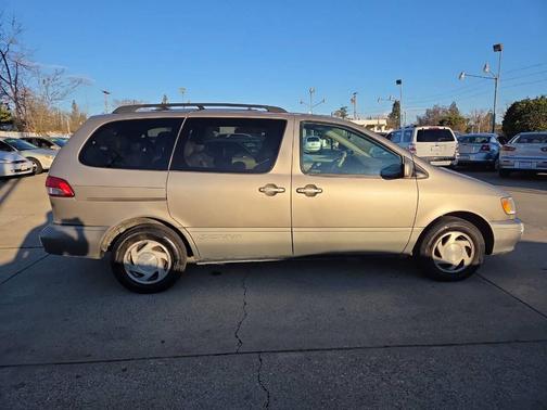 2001 Toyota Sienna XLE