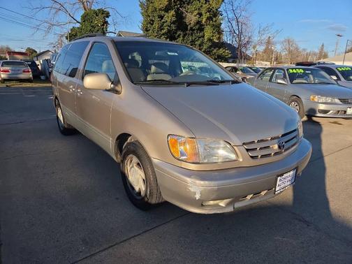 2001 Toyota Sienna XLE