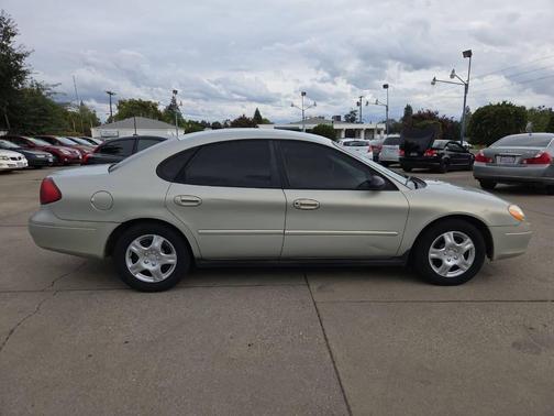2003 Ford Taurus LX 4dr Sedan