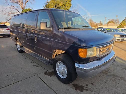 2003 Ford E350 Super Duty XL Wagon