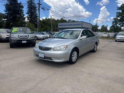 Lunar Mist Metallic 2005 Toyota Camry LE