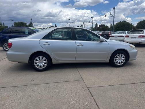 Lunar Mist Metallic 2005 Toyota Camry LE