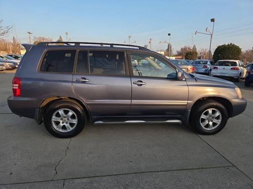 2002 Toyota Highlander Base