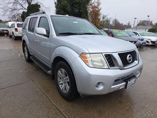 2011 Nissan Pathfinder Silver