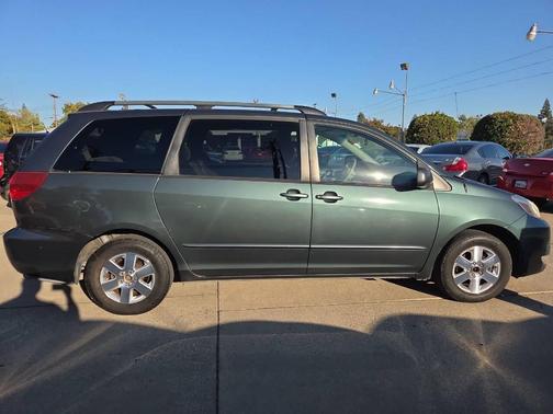2004 Toyota Sienna CE