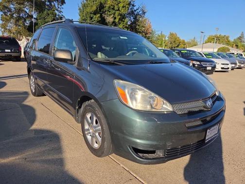 2004 Toyota Sienna CE