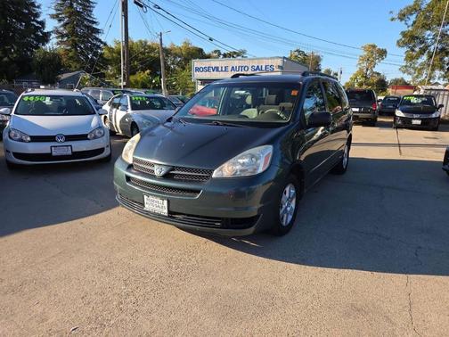 2004 Toyota Sienna CE