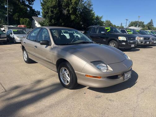 Beige 1997 Pontiac Sunfire SE CMI