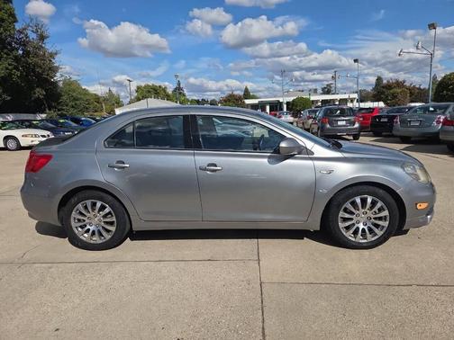 2013 Suzuki Kizashi SE