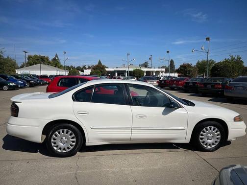 2004 Pontiac Bonneville SE