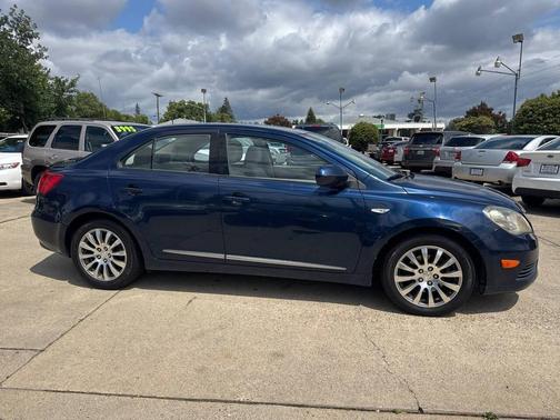 Prussian Blue Metallic 2013 Suzuki Kizashi SE