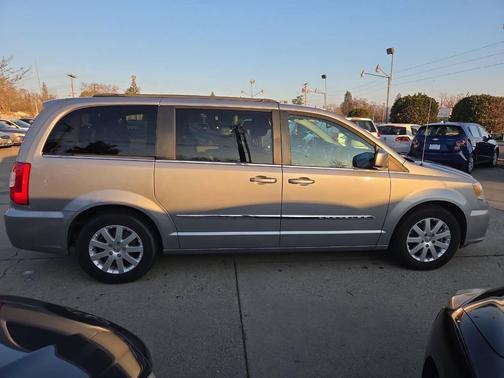 2013 Chrysler Town & Country Touring