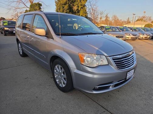 2013 Chrysler Town & Country Touring