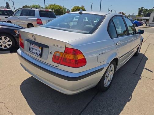 2004 BMW 325 325i 4dr Sedan