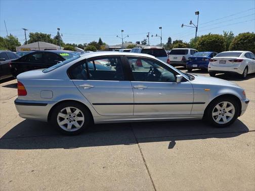 2004 BMW 325 325i 4dr Sedan