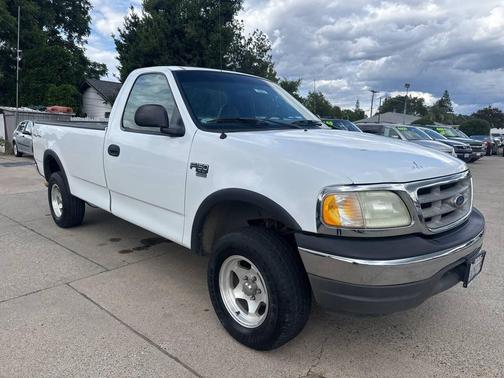 Oxford White Clearcoat 2002 Ford F-150 XL