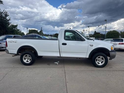 Oxford White Clearcoat 2002 Ford F-150 XL