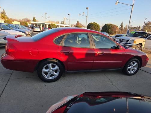 2002 Ford Taurus SE