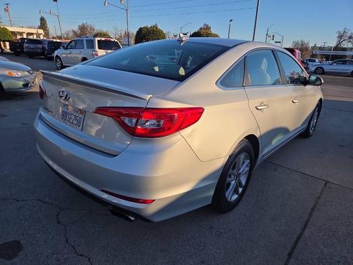 2016 Hyundai SONATA SE
