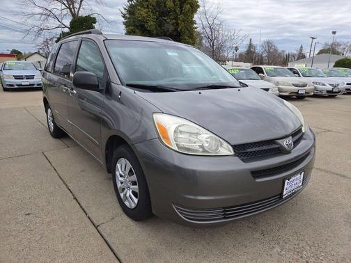 2005 Toyota Sienna LE
