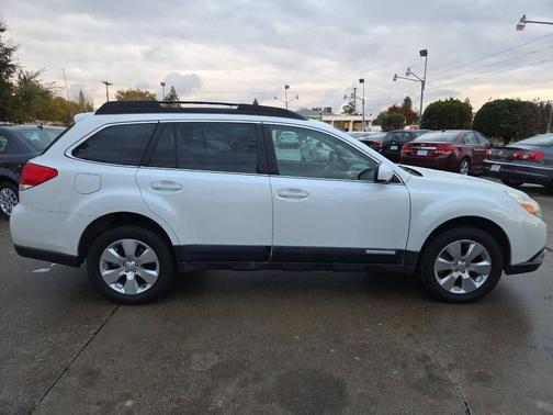 2011 Subaru Outback 3.6 R Limited