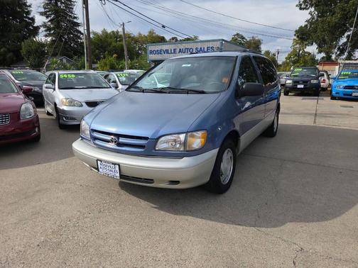 2000 Toyota Sienna XLE