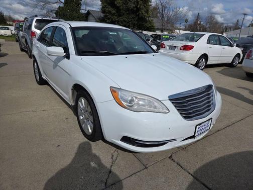 2014 Chrysler 200 LX