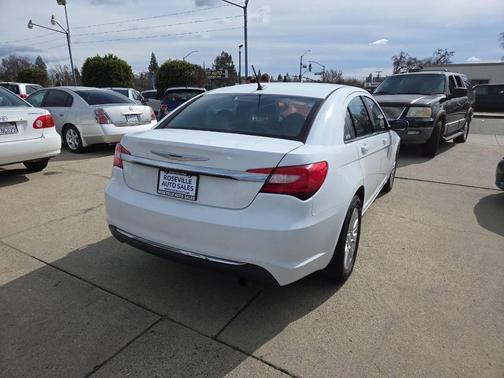 2014 Chrysler 200 LX