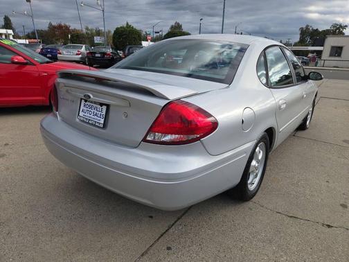 2005 Ford Taurus SE