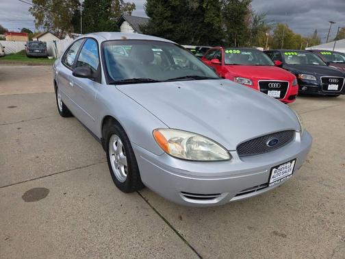 2005 Ford Taurus SE