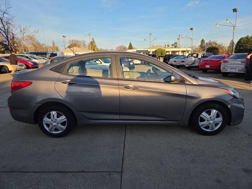 2014 Hyundai Accent SE