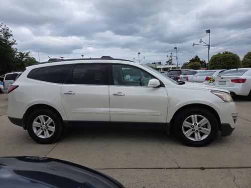 White 2014 Chevrolet Traverse 2LT