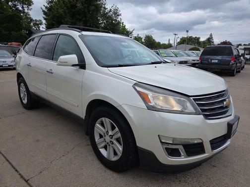 White 2014 Chevrolet Traverse 2LT