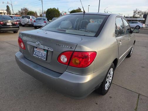 2004 Toyota Corolla LE