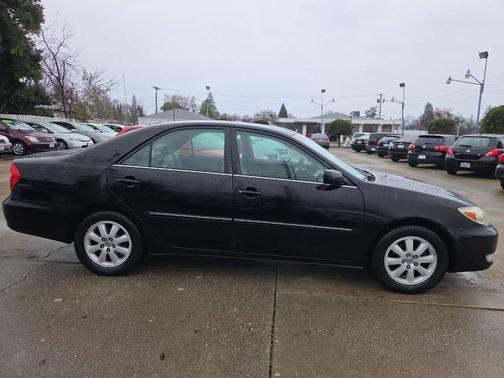 2004 Toyota Camry XLE