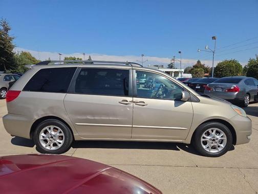2005 Toyota Sienna XLE