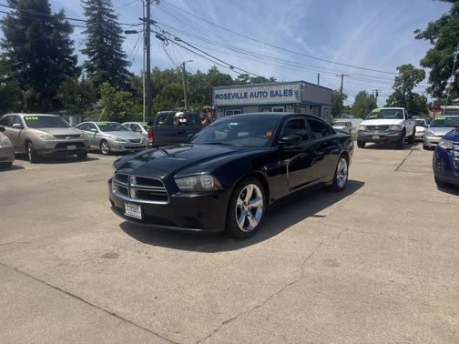 Pitch Black 2013 Dodge Charger SE