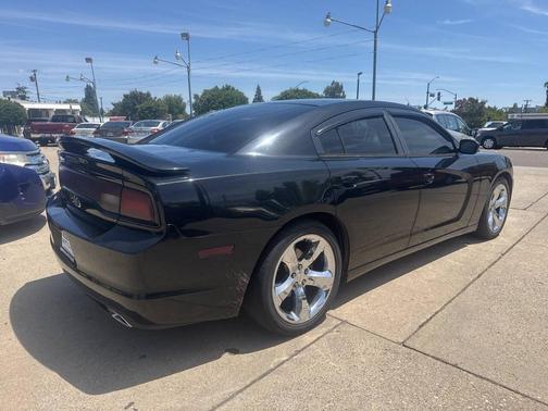 Pitch Black 2013 Dodge Charger SE