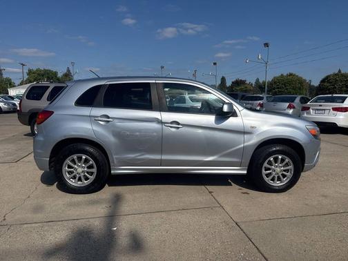 Cool Silver Metallic 2011 Mitsubishi Outlander Sport ES