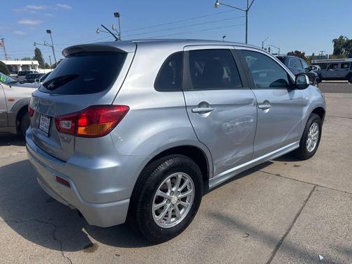 Cool Silver Metallic 2011 Mitsubishi Outlander Sport ES