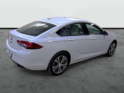 2018 Buick Regal Sportback Essence