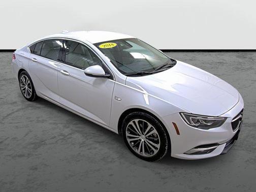 2018 Buick Regal Sportback Essence