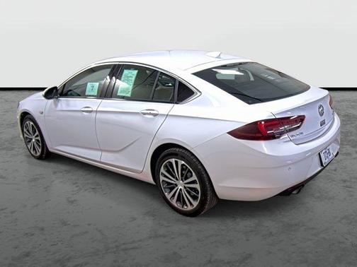 2018 Buick Regal Sportback Essence