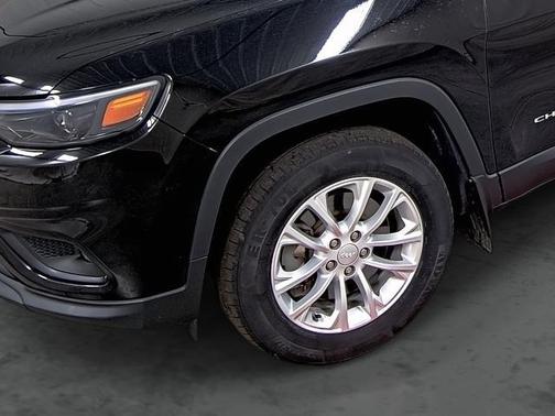 Diamond Black 2019 Jeep Cherokee Latitude
